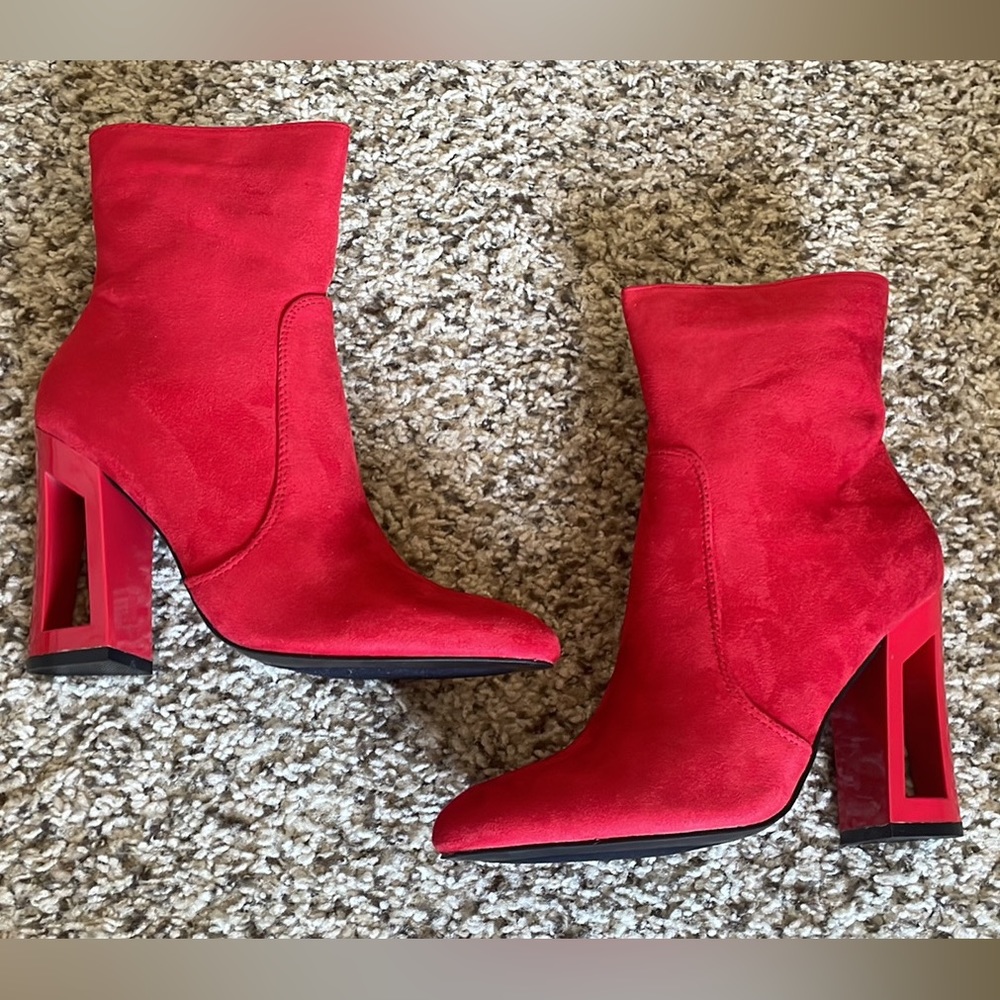 X2B Red boots Sz 8.5